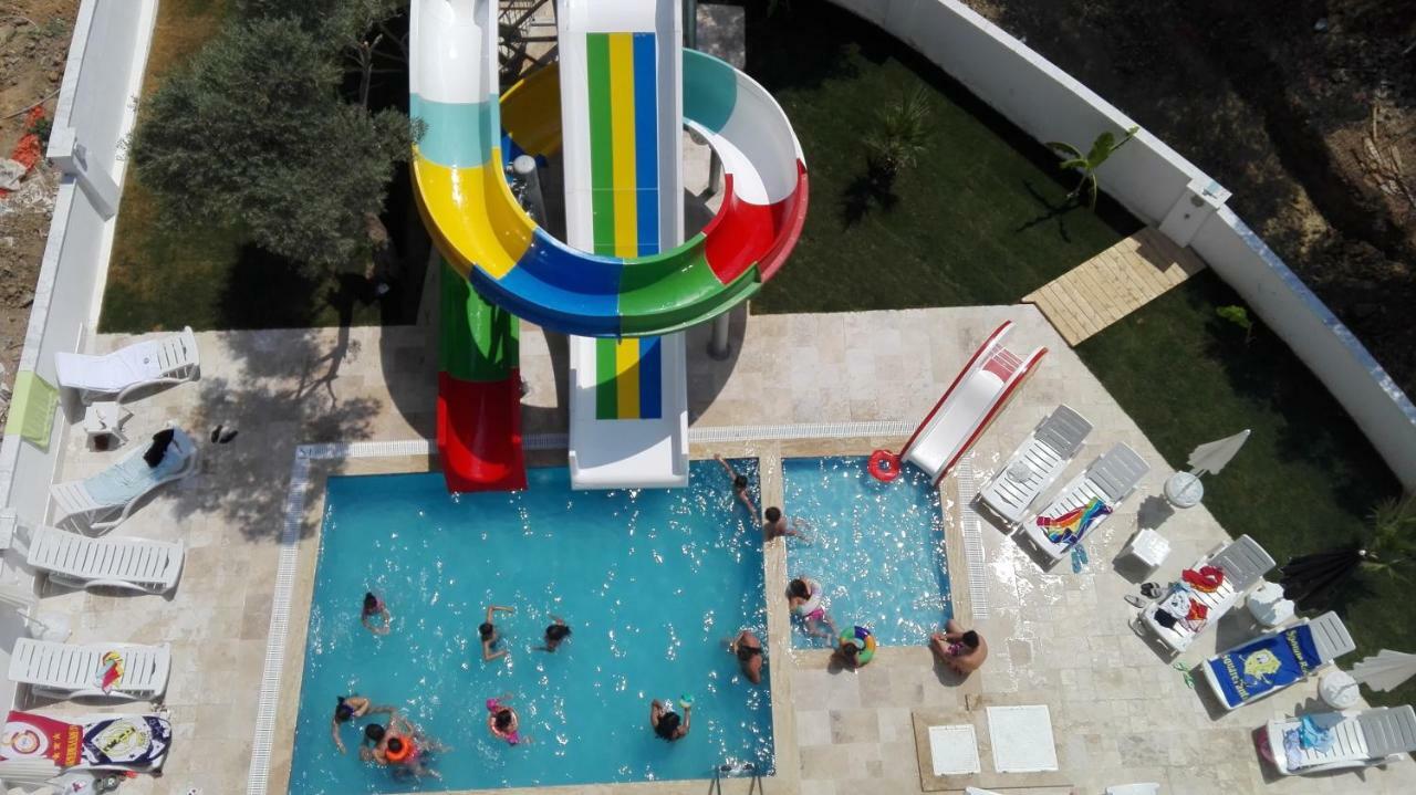 קוסדסי Nesa Palas מראה חיצוני תמונה